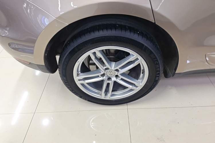 Used Porsche Macan 2017 Macan 2.0T Right Rear Wheel Hub