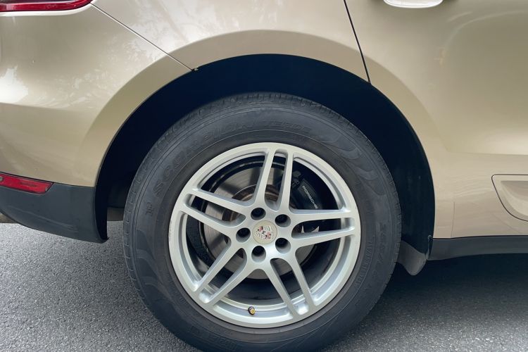 Used Porsche Macan 2017 Macan 2.0T Right Rear Wheel Hub