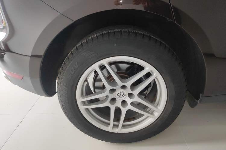 Used Porsche Macan 2017 Macan 2.0T Right Rear Wheel Hub