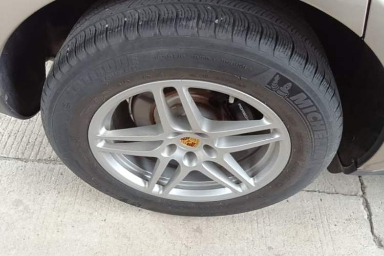 Used Porsche Macan 2017 Macan 2.0T Right Rear Wheel Hub