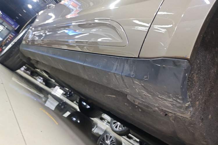 Used Porsche Macan 2017 Macan 2.0T Right Side Sill
