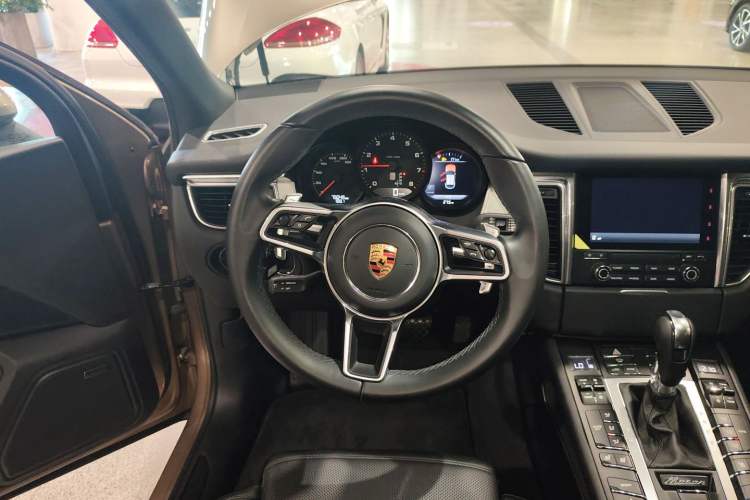Used Porsche Macan 2017 Macan 2.0T Steering Wheel