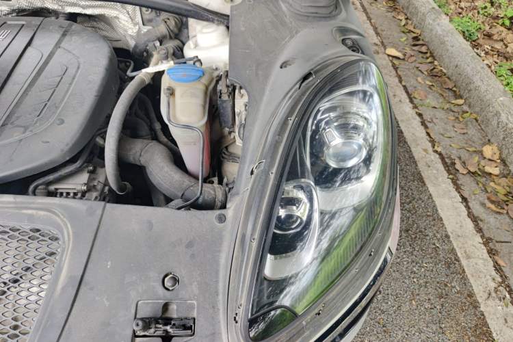 Used Porsche Macan 2017 Macan 2.0T Engine Bay Left