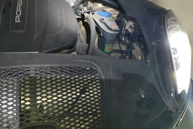 Used Porsche Macan 2017 Macan 2.0T Engine Bay Left