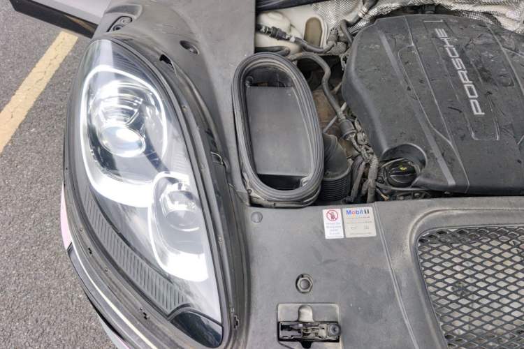 Used Porsche Macan 2017 Macan 2.0T Engine Bay Right