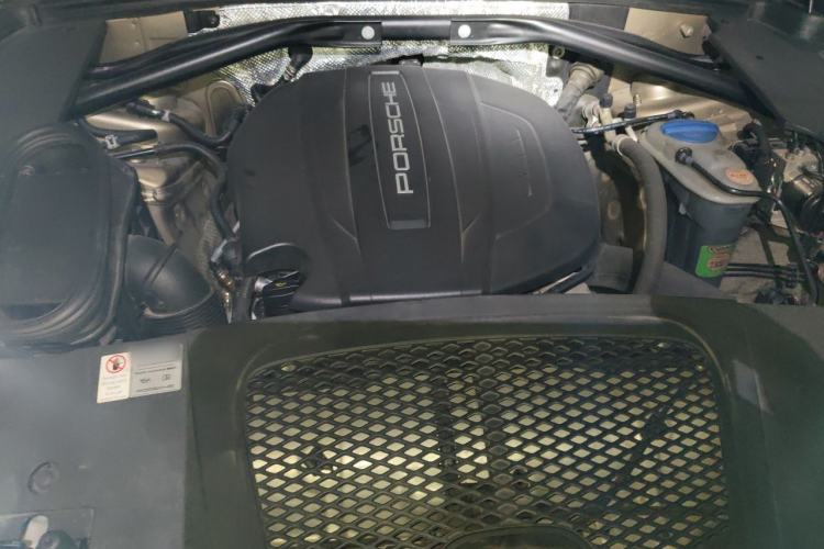 Used Porsche Macan 2017 Macan 2.0T Engine Bay