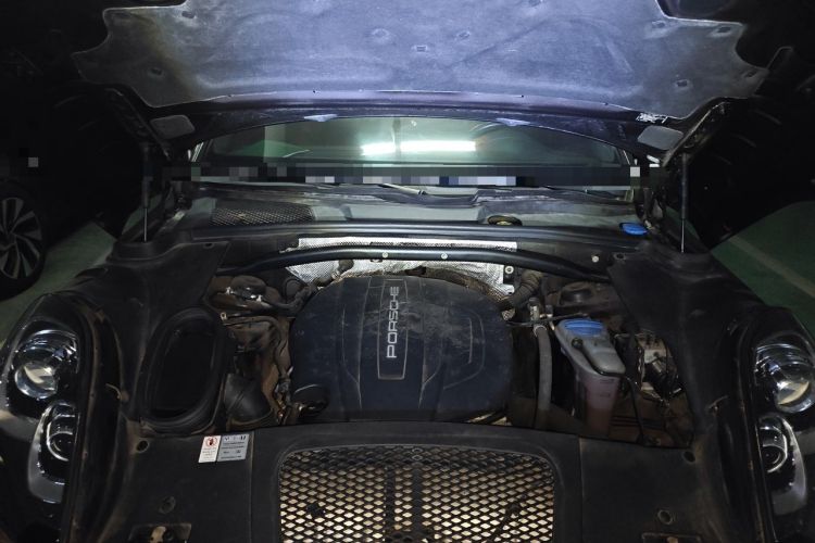 Used Porsche Macan 2017 Macan 2.0T Engine Bay