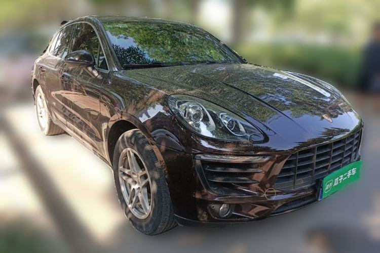 Used Porsche Macan 2017 Macan 2.0T Front Right 45 Deg