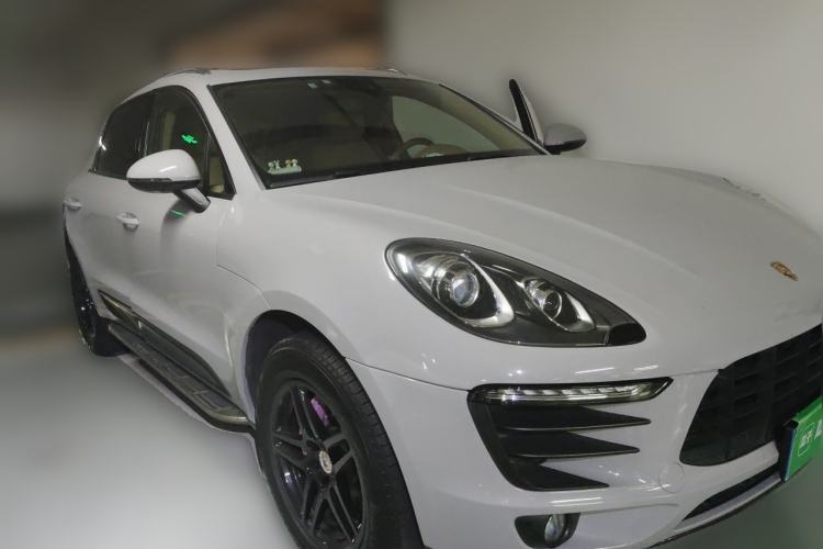 Used Porsche Macan 2017 Macan 2.0T Front Right 45 Deg