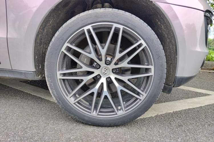 Used Porsche Macan 2017 Macan 2.0T Right Front Wheel Hub