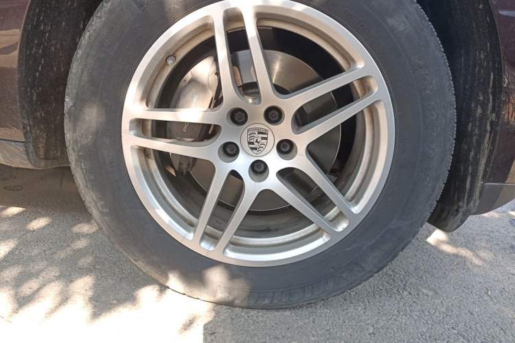Used Porsche Macan 2017 Macan 2.0T Right Front Wheel Hub