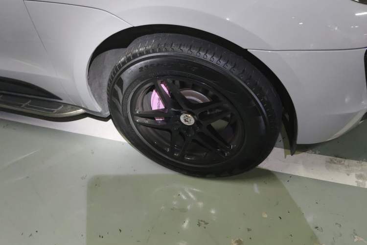 Used Porsche Macan 2017 Macan 2.0T Right Front Wheel Hub