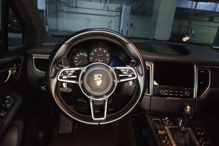 Used Porsche Macan 2017 Macan 2.0T Steering Wheel
