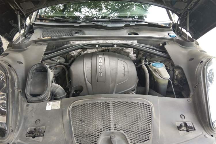 Used Porsche Macan 2017 Macan 2.0T Engine Bay