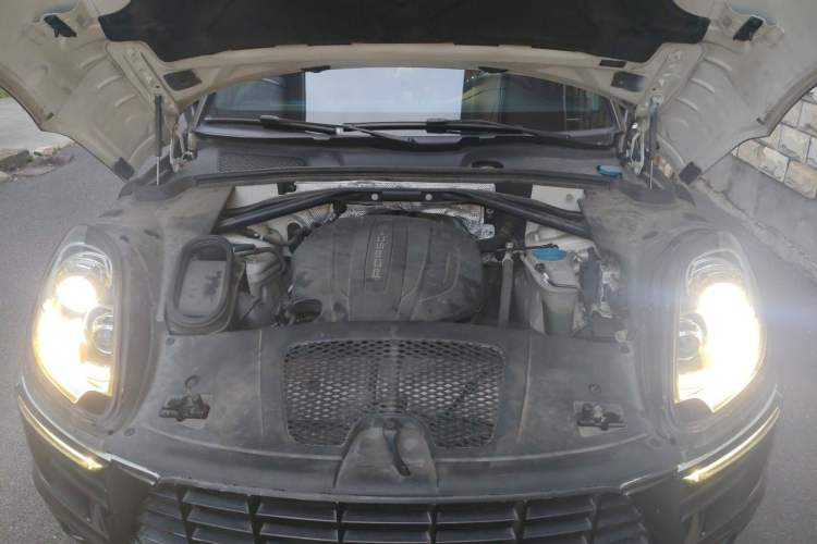 Used Porsche Macan 2017 Macan 2.0T Engine Bay