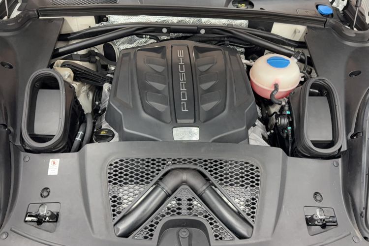 Used Porsche Macan 2017 Macan S 3.0T Engine Bay