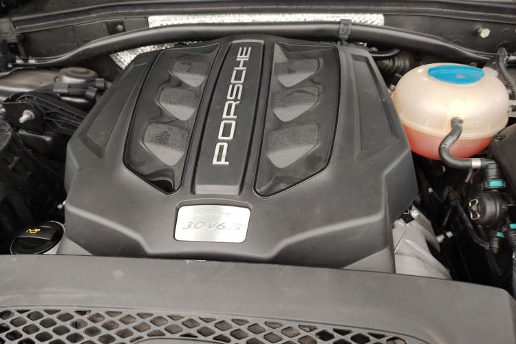 Used Porsche Macan 2017 Macan S 3.0T Engine Bay