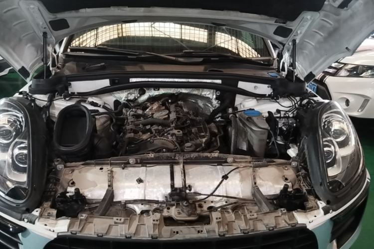 Used Porsche Macan 2017 Macan 2.0T Engine Bay