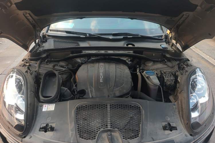 Used Porsche Macan 2017 Macan 2.0T Engine Bay