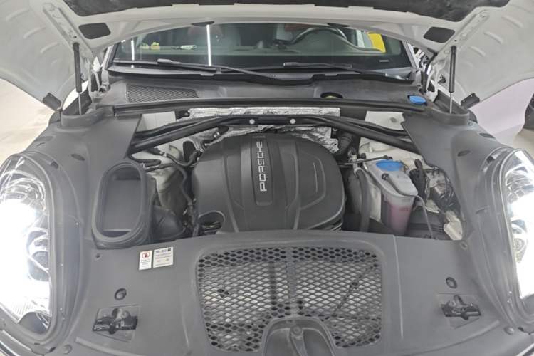 Used Porsche Macan 2017 Macan 2.0T Engine Bay