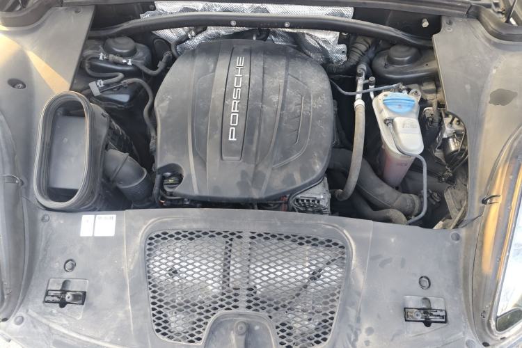 Used Porsche Macan 2017 Macan 2.0T Engine Bay