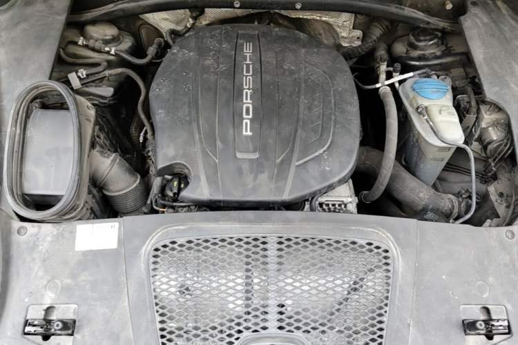 Used Porsche Macan 2017 Macan 2.0T Engine Bay