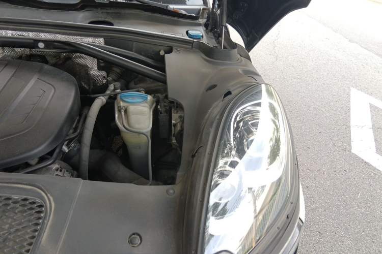 Used Porsche Macan 2017 Macan 2.0T Engine Bay Left