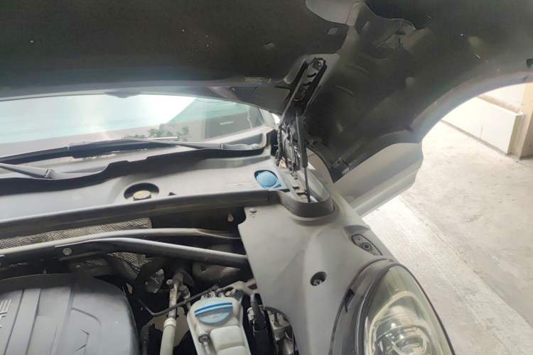 Used Porsche Macan 2017 Macan 2.0T Engine Bay Left