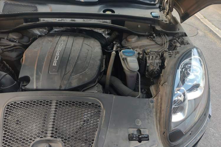Used Porsche Macan 2017 Macan 2.0T Engine Bay Left
