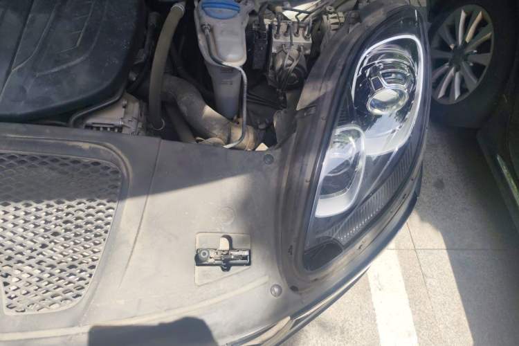 Used Porsche Macan 2017 Macan 2.0T Engine Bay Left