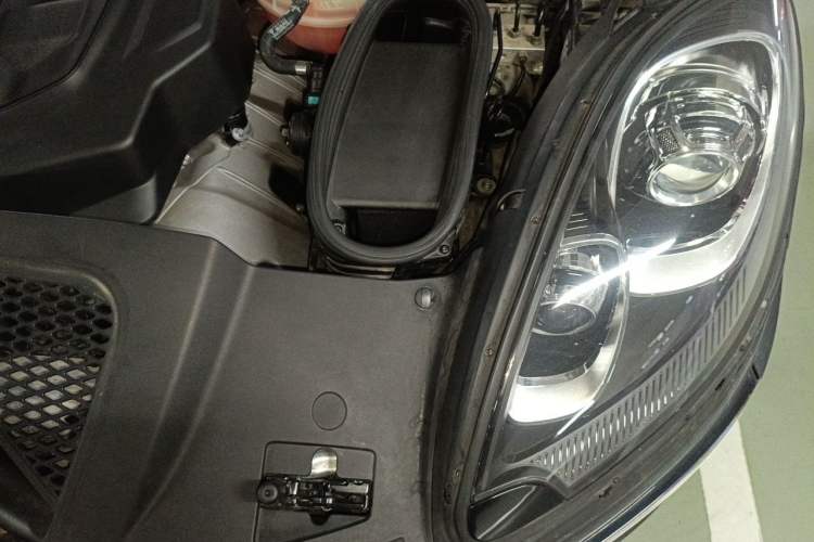 Used Porsche Macan 2017 Macan S 3.0T Engine Bay Left