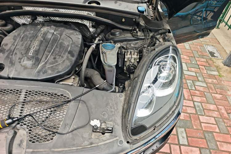 Used Porsche Macan 2017 Macan 2.0T Engine Bay Left