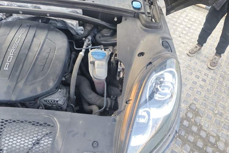 Used Porsche Macan 2017 Macan 2.0T Engine Bay Left