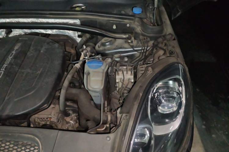 Used Porsche Macan 2017 Macan 2.0T Engine Bay Left