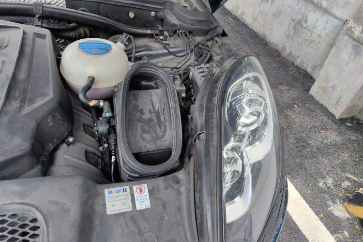 Used Porsche Macan 2017 Macan S 3.0T Engine Bay Left