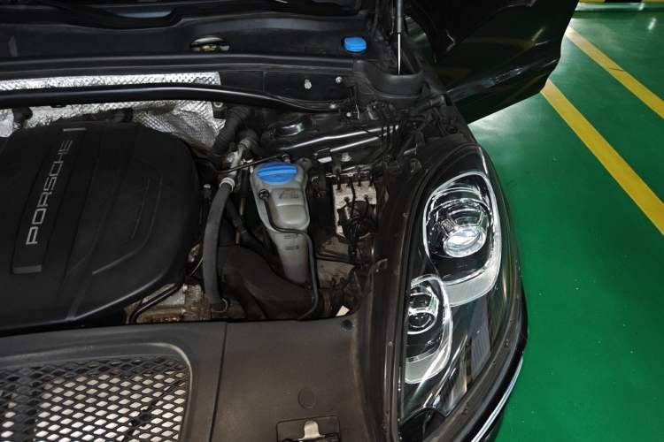 Used Porsche Macan 2017 Macan 2.0T Engine Bay Left