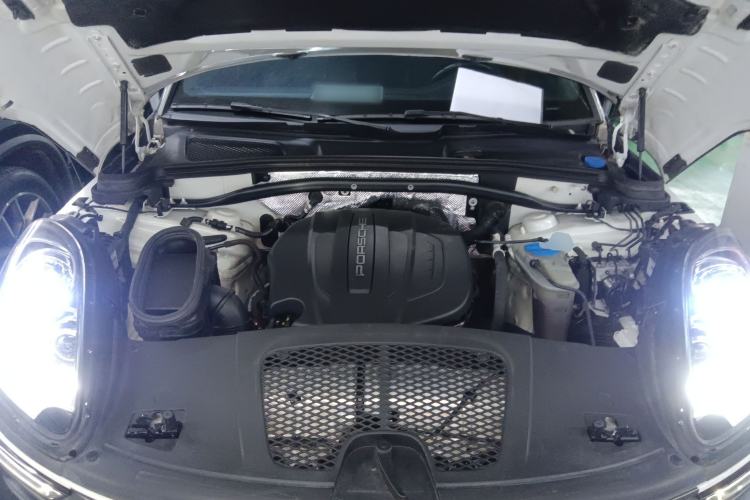 Used Porsche Macan 2017 Macan 2.0T Engine Bay