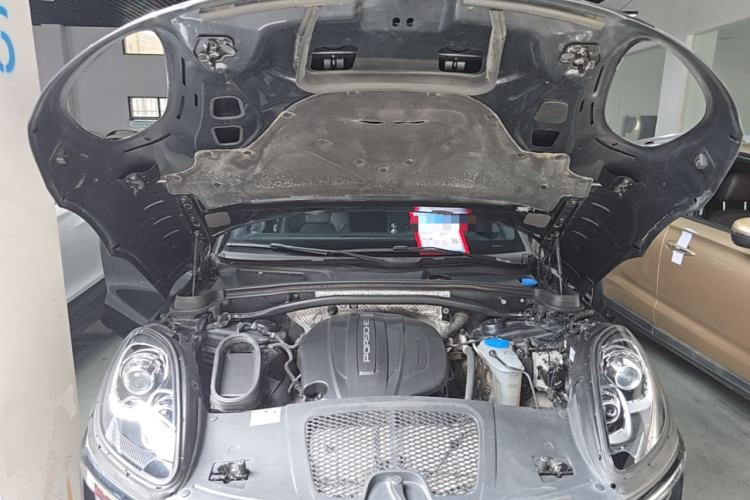 Used Porsche Macan 2017 Macan 2.0T Engine Bay