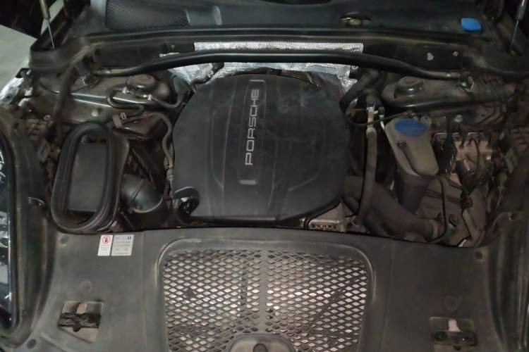 Used Porsche Macan 2017 Macan 2.0T Engine Bay