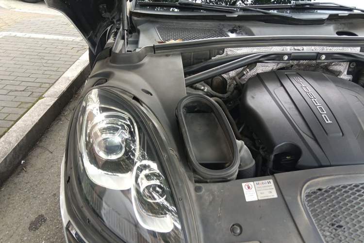 Used Porsche Macan 2017 Macan 2.0T Engine Bay Right