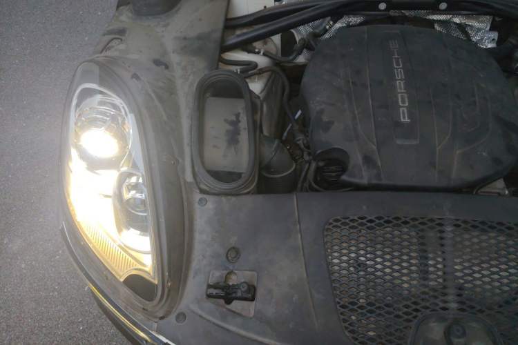 Used Porsche Macan 2017 Macan 2.0T Engine Bay Right