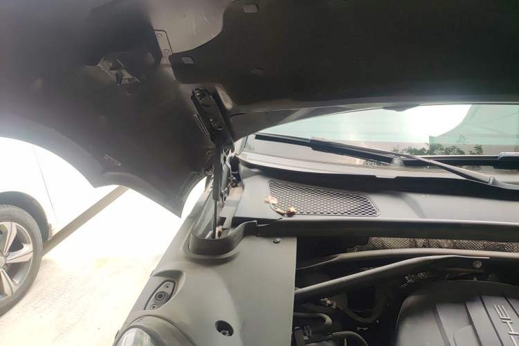 Used Porsche Macan 2017 Macan 2.0T Engine Bay Right