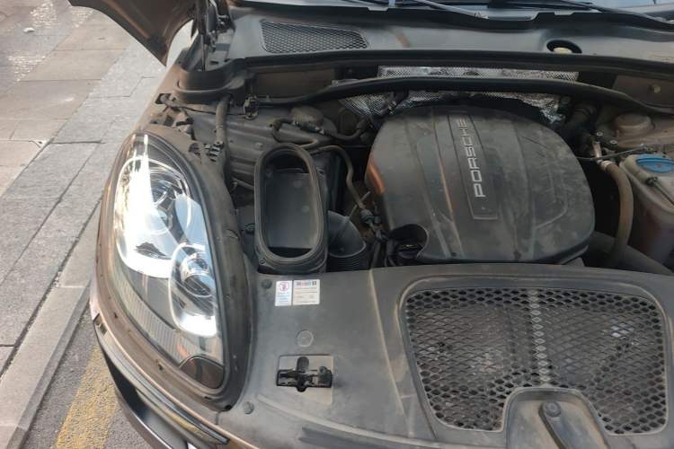 Used Porsche Macan 2017 Macan 2.0T Engine Bay Right