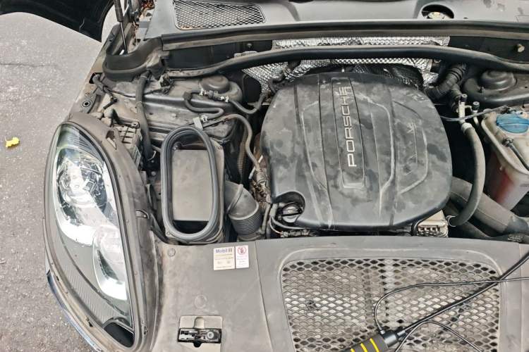Used Porsche Macan 2017 Macan 2.0T Engine Bay Right