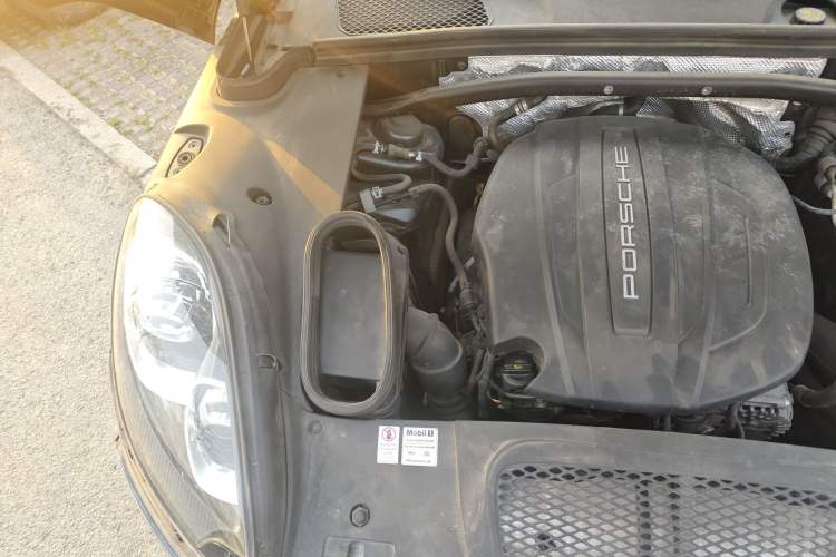 Used Porsche Macan 2017 Macan 2.0T Engine Bay Right