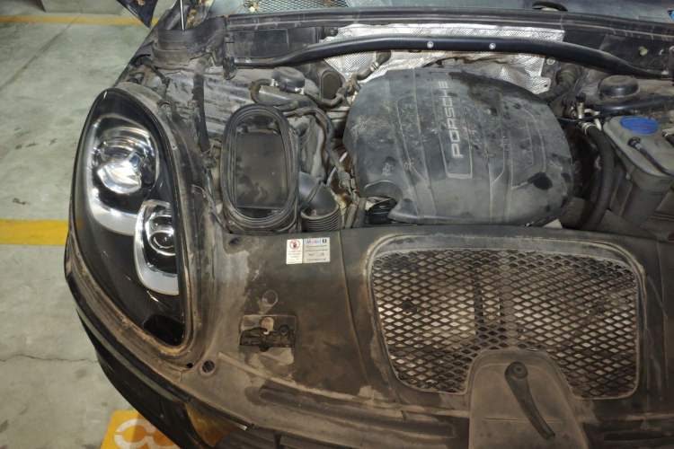 Used Porsche Macan 2017 Macan 2.0T Engine Bay Right