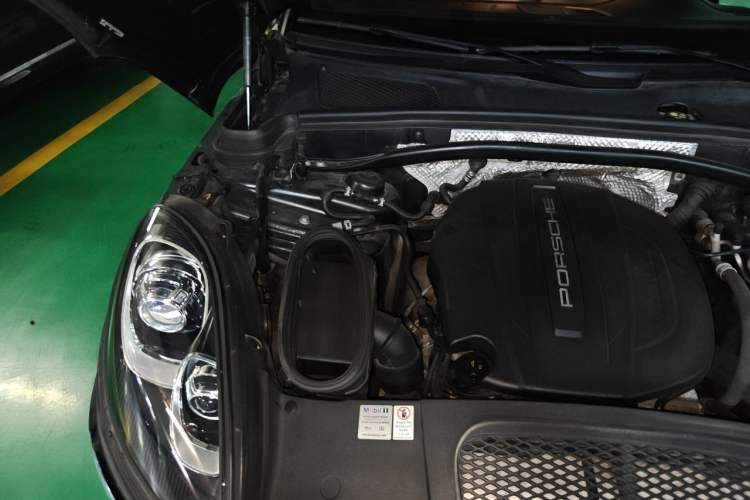 Used Porsche Macan 2017 Macan 2.0T Engine Bay Right