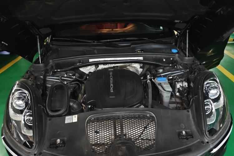 Used Porsche Macan 2017 Macan 2.0T Engine Bay