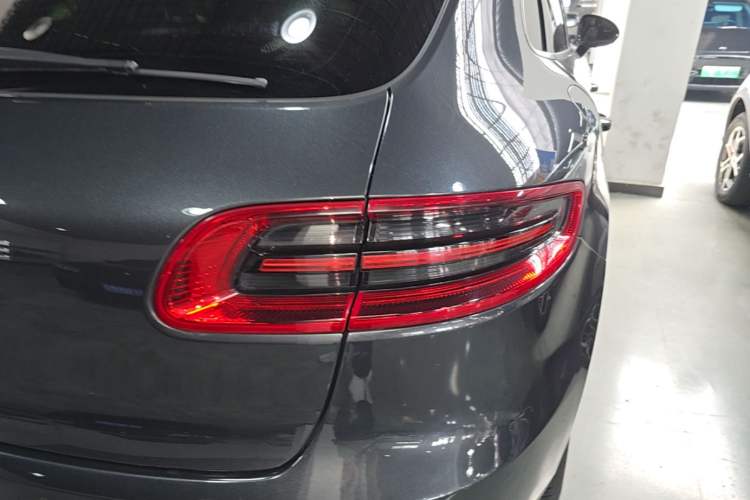 Used Porsche Macan 2017 Macan 2.0T Exterior 3