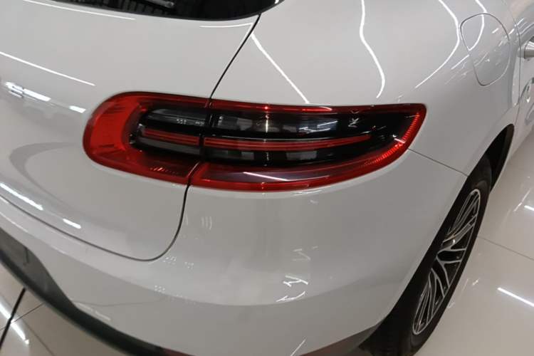 Used Porsche Macan 2017 Macan 2.0T Exterior 3